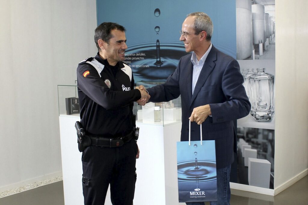 mixer-con-el-apoyo-a-la-policia-local