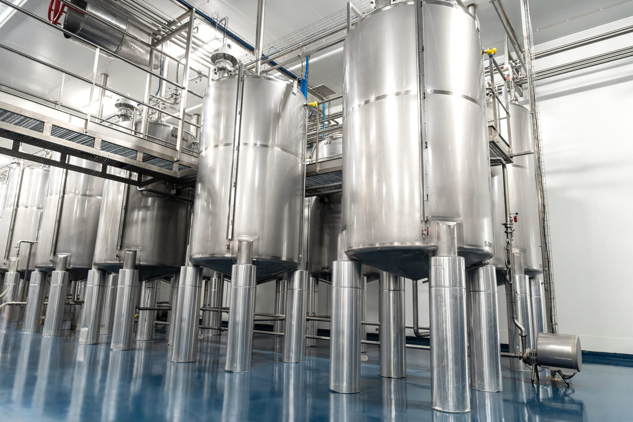 Perfume maceration: what it is, why it matters, and how it is managed ...